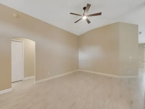 962 E 13th Square Vero Beach FL 32960