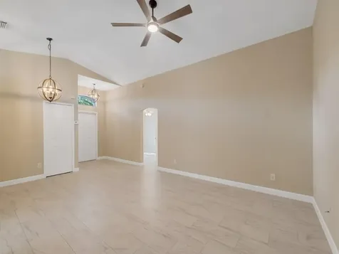 962 E 13th Square Vero Beach FL 32960