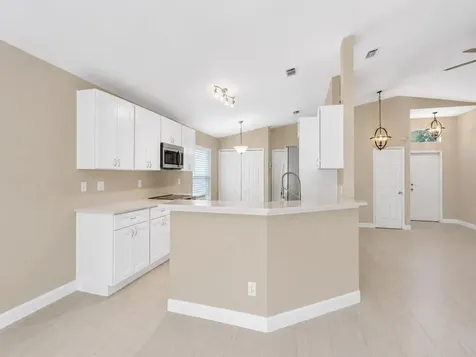 962 E 13th Square Vero Beach FL 32960