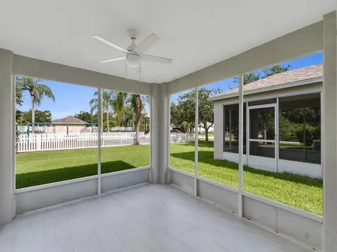 962 E 13th Square Vero Beach FL 32960