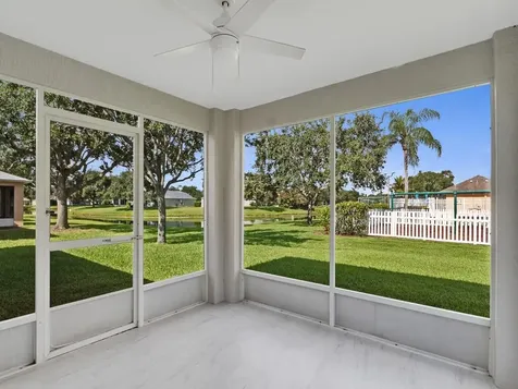 962 E 13th Square Vero Beach FL 32960