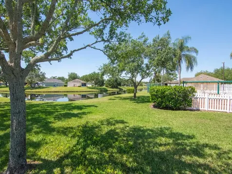 962 E 13th Square Vero Beach FL 32960