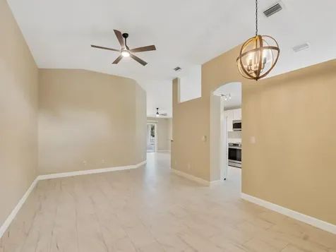 962 E 13th Square Vero Beach FL 32960