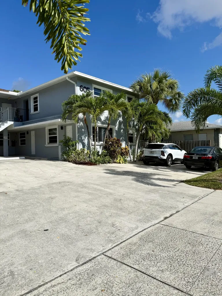 605 N Federal Highway Lake Worth Beach FL 33460