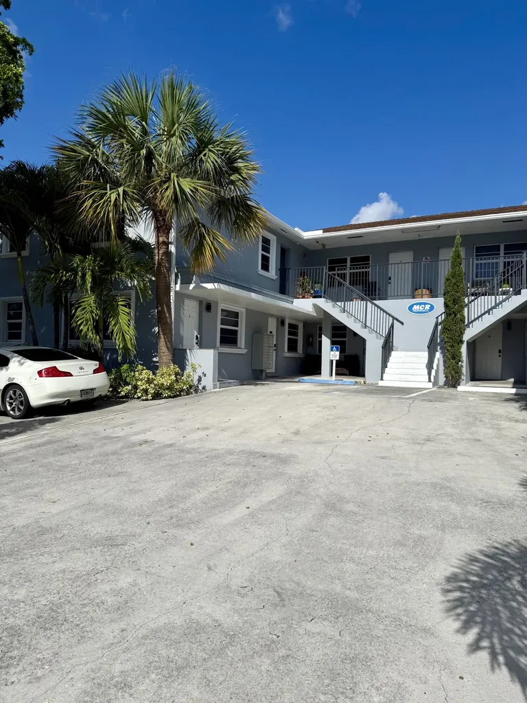 605 N Federal Highway Lake Worth Beach FL 33460