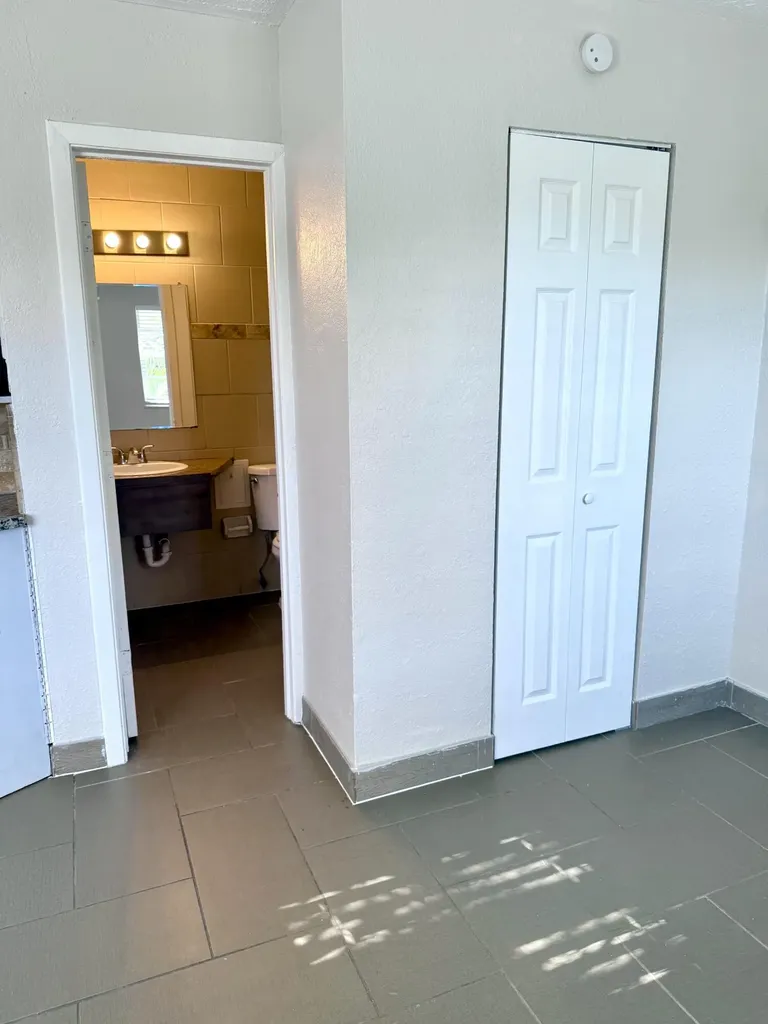 605 N Federal Highway Lake Worth Beach FL 33460