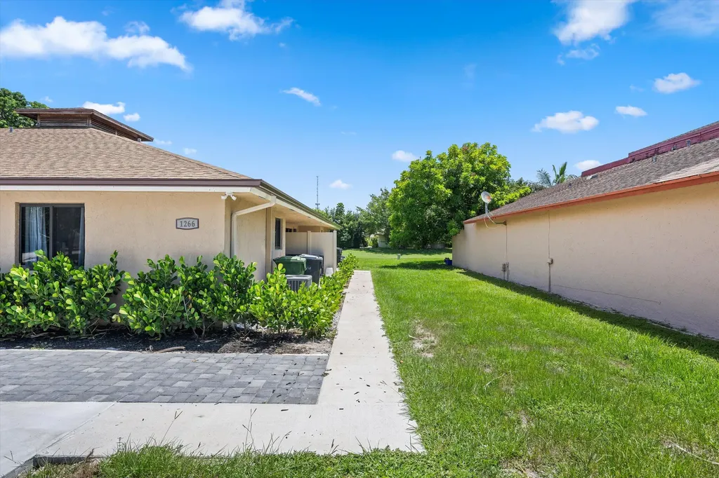 1262 The 12th Fairway Wellington FL 33414