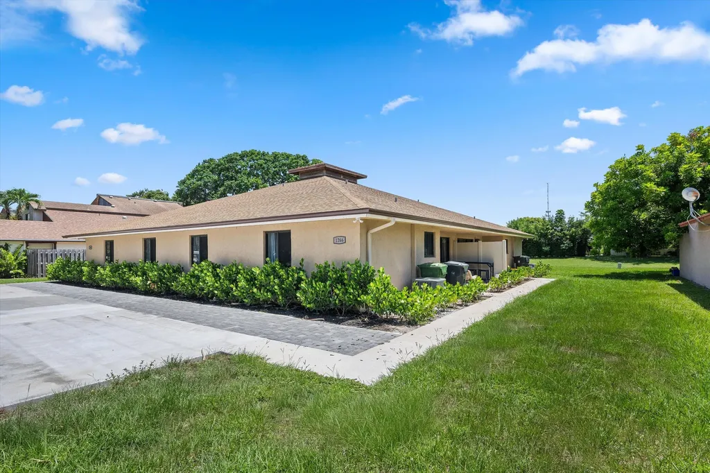 1262 The 12th Fairway Wellington FL 33414