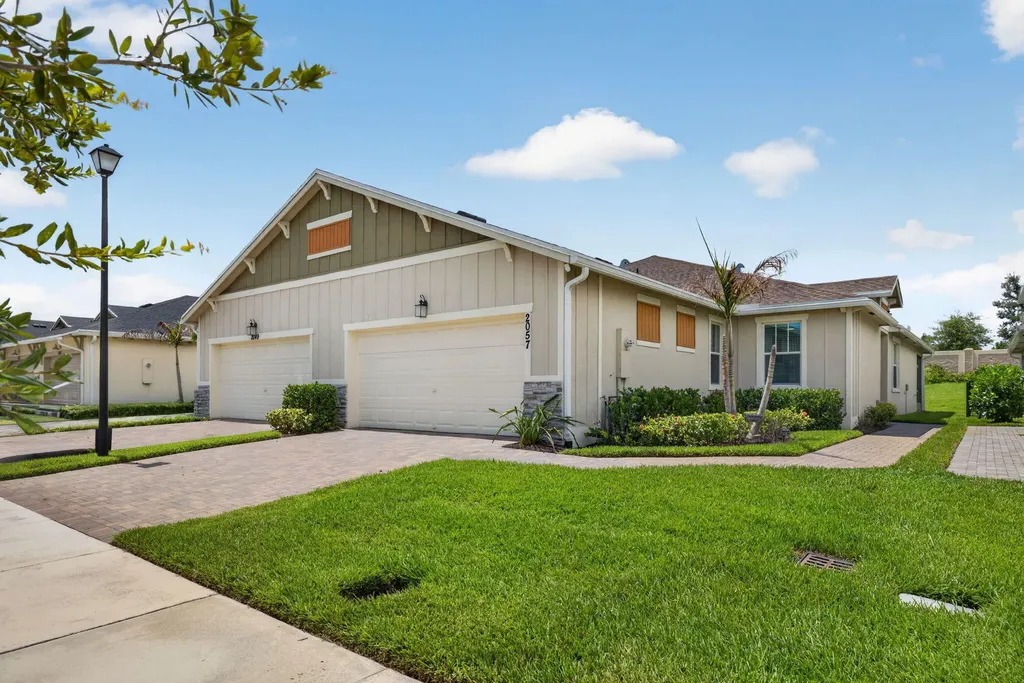 2057 SE Crosswood Way Port St Lucie FL 34984