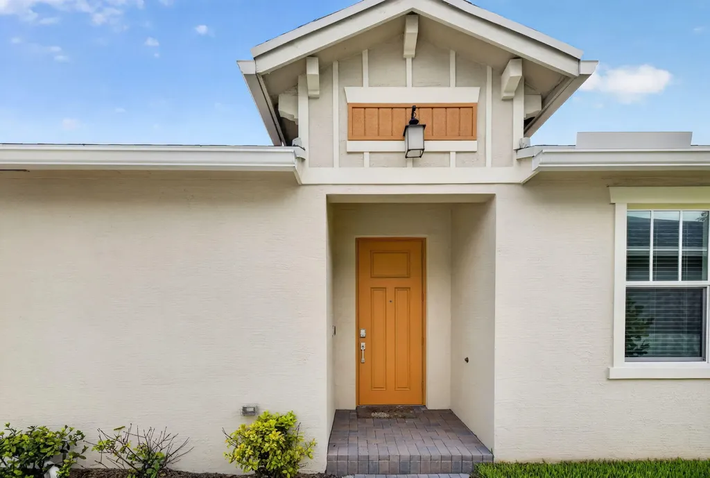 2057 SE Crosswood Way Port St Lucie FL 34984