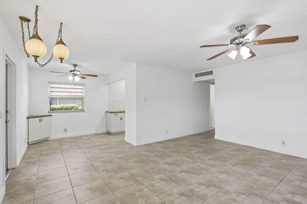 164 Seville G Delray Beach FL 33446