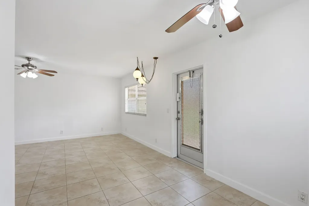 164 Seville G Delray Beach FL 33446
