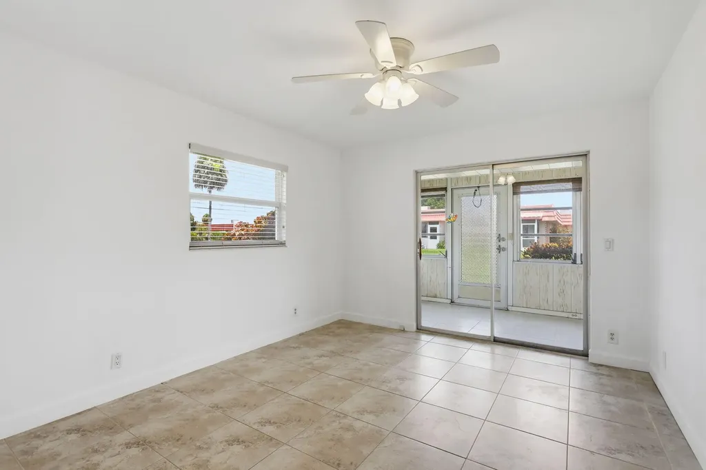 164 Seville G Delray Beach FL 33446