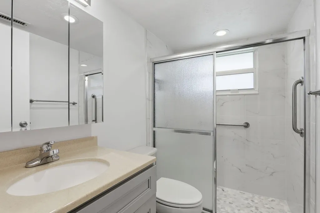164 Seville G Delray Beach FL 33446