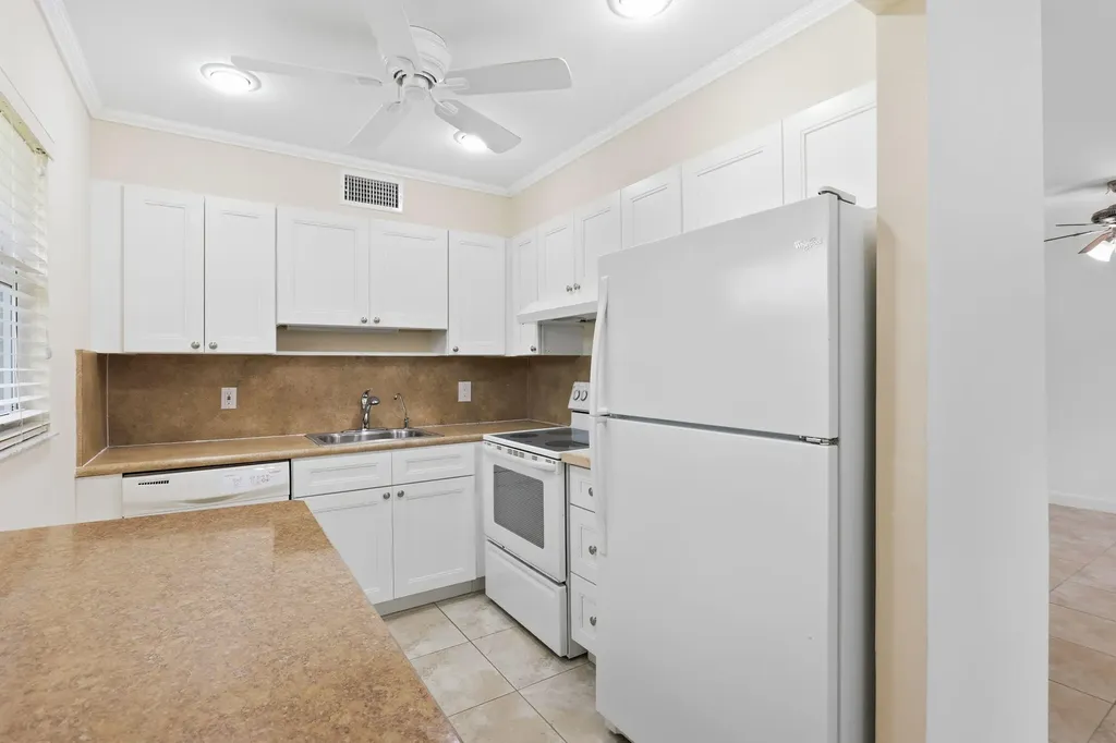 164 Seville G Delray Beach FL 33446