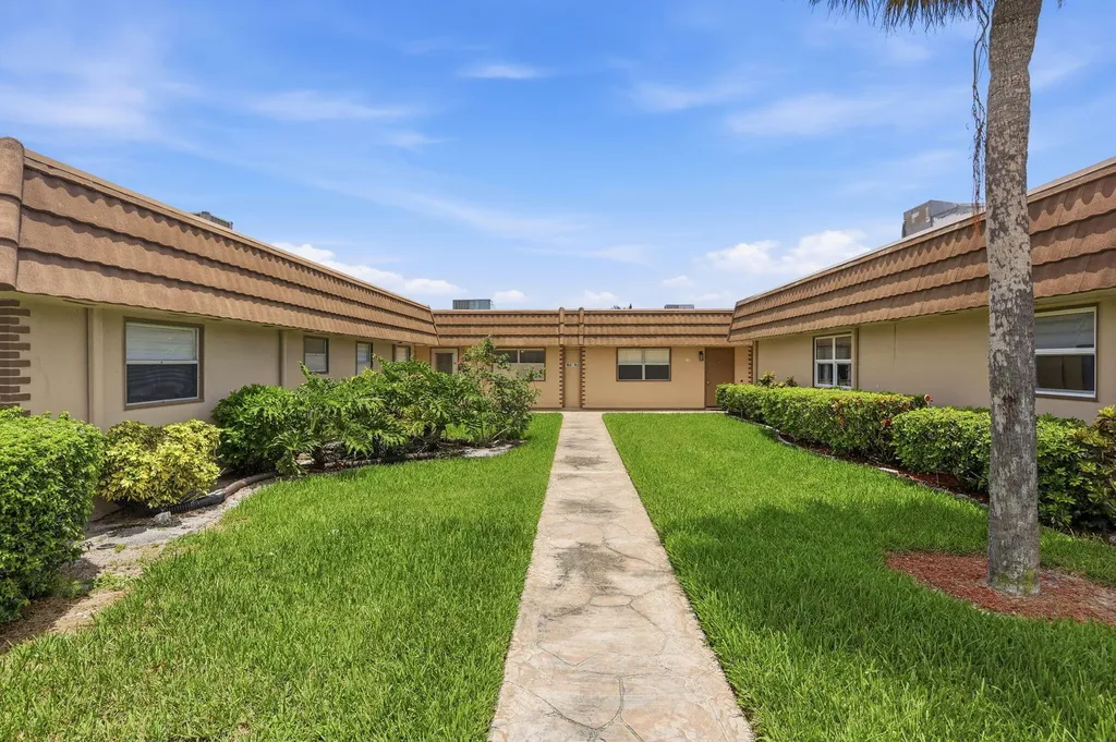 164 Seville G Delray Beach FL 33446