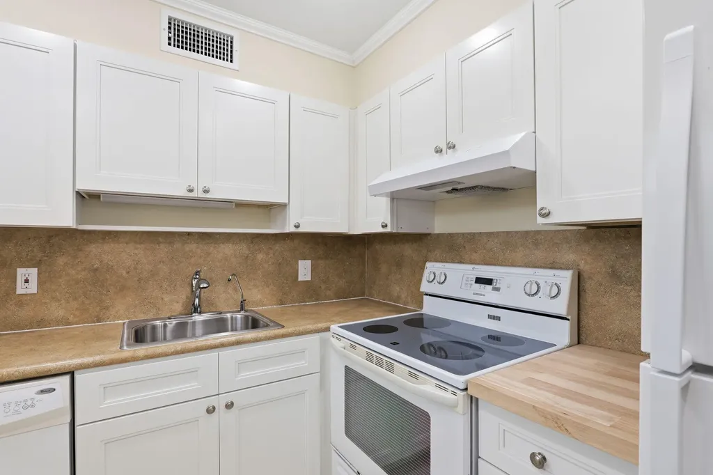 164 Seville G Delray Beach FL 33446