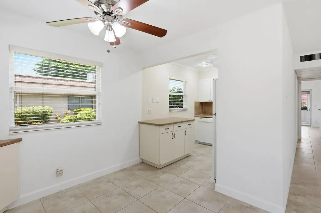164 Seville G Delray Beach FL 33446