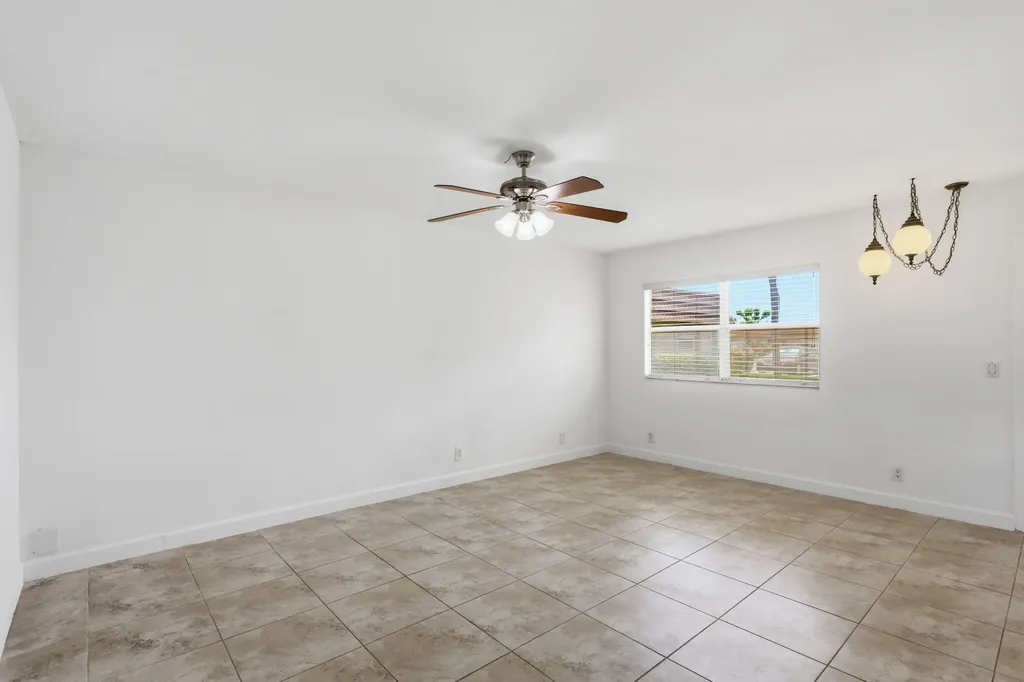 164 Seville G Delray Beach FL 33446