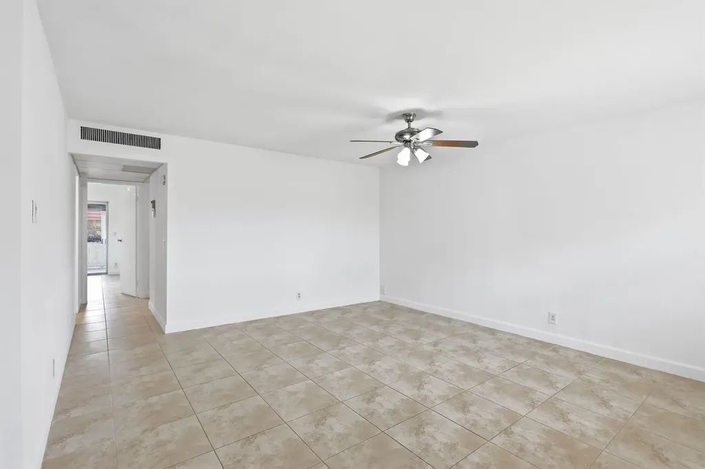 164 Seville G Delray Beach FL 33446