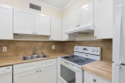 164 Seville G Delray Beach FL 33446