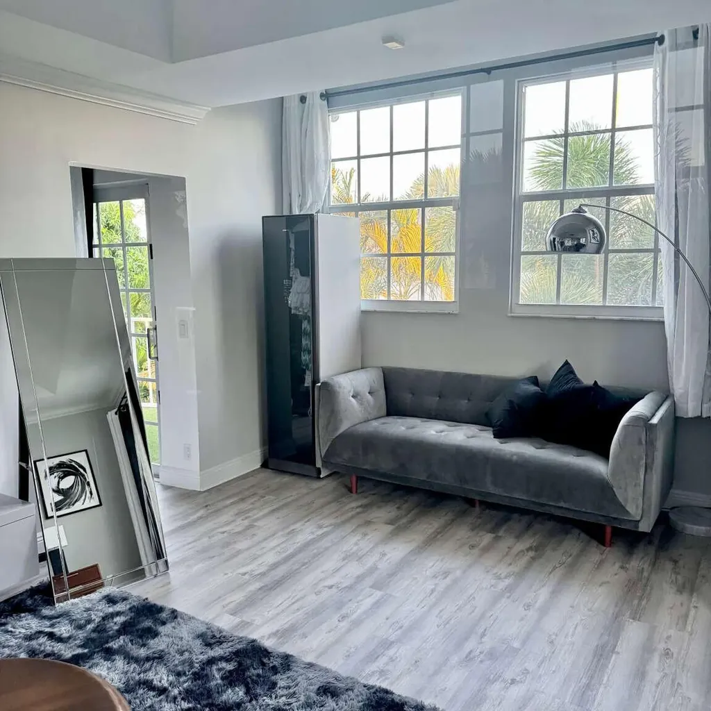 233 Pershing Way West Palm Beach FL 33401