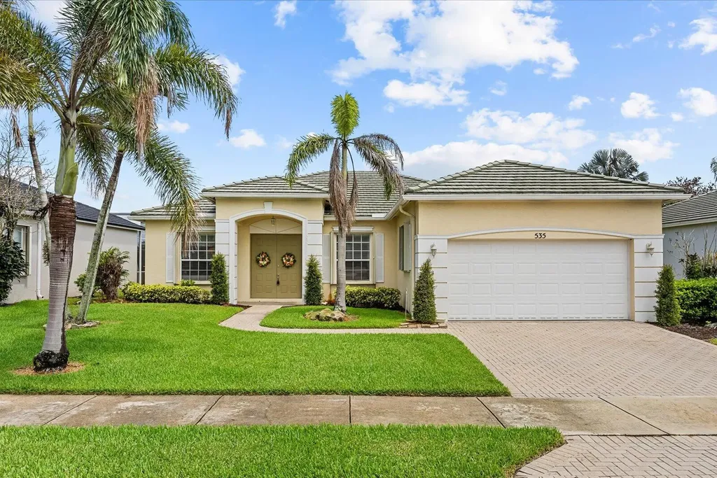 535 SW Lake Manatee Way Port St Lucie FL 34986