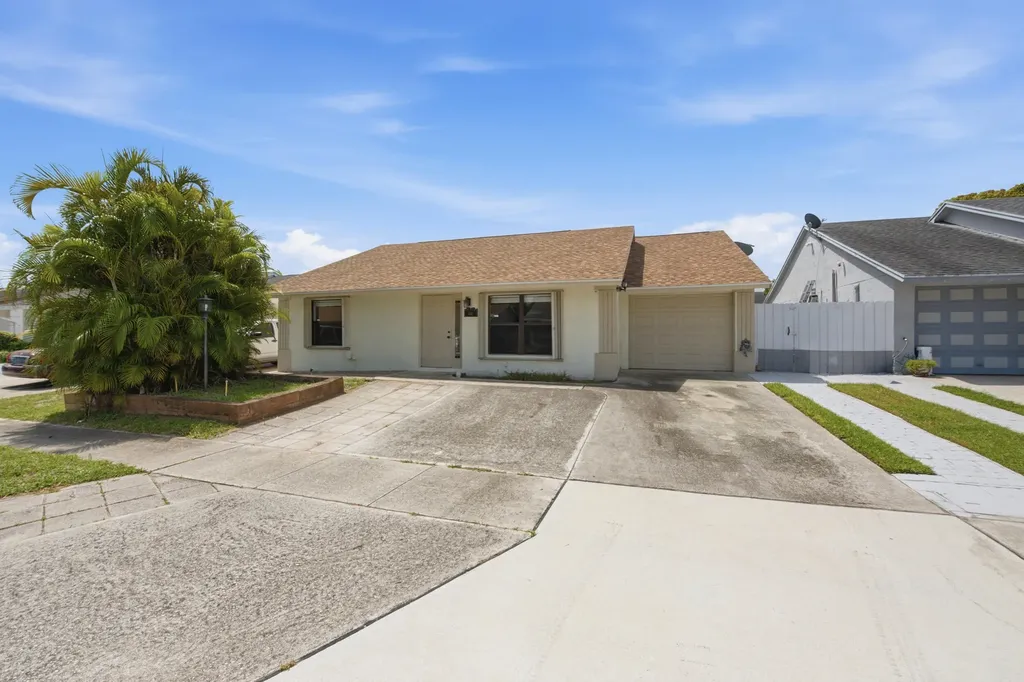 5814 Ithaca Circle E Lake Worth FL 33463