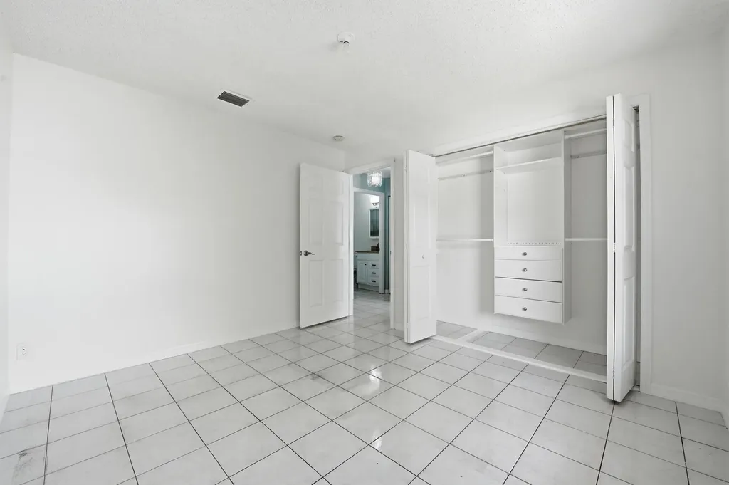 5814 Ithaca Circle E Lake Worth FL 33463