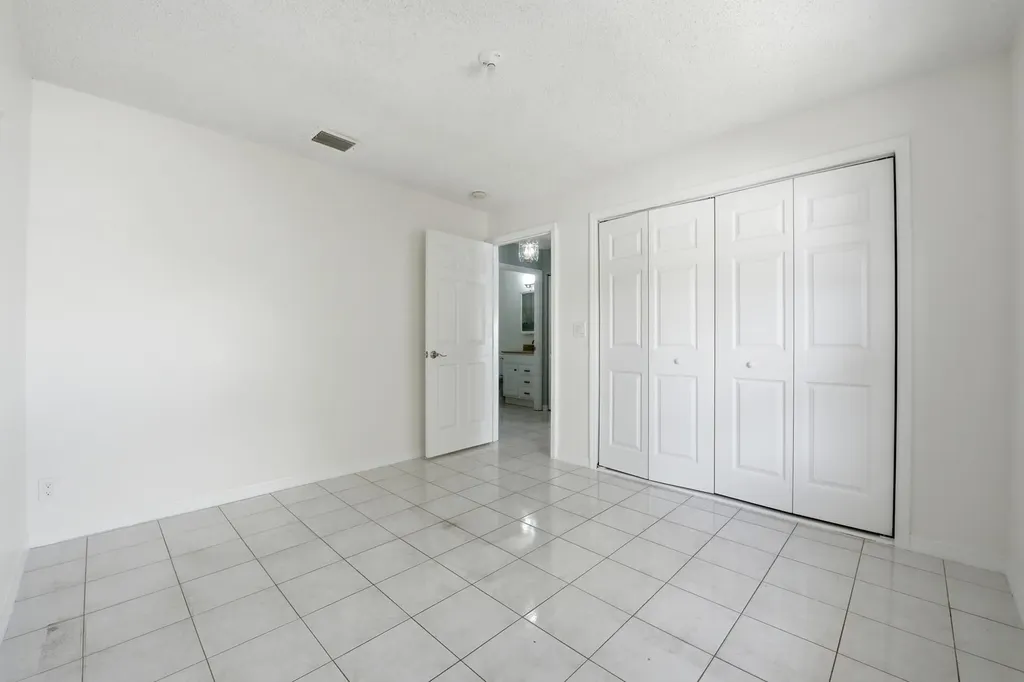 5814 Ithaca Circle E Lake Worth FL 33463