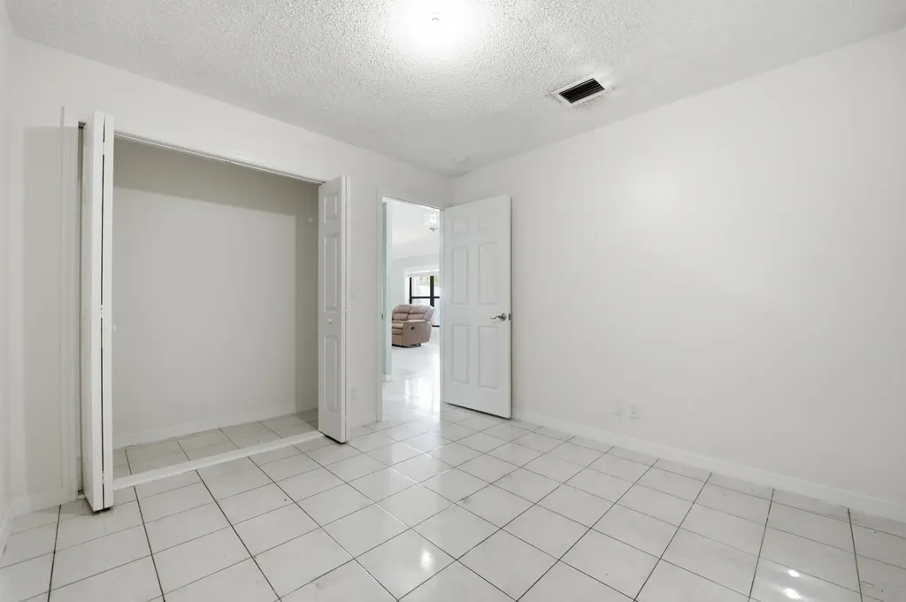 5814 Ithaca Circle E Lake Worth FL 33463