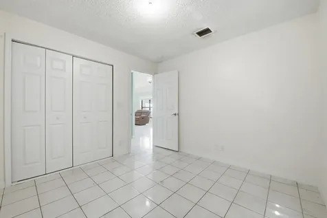 5814 Ithaca Circle E Lake Worth FL 33463