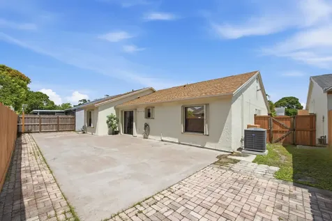 5814 Ithaca Circle E Lake Worth FL 33463