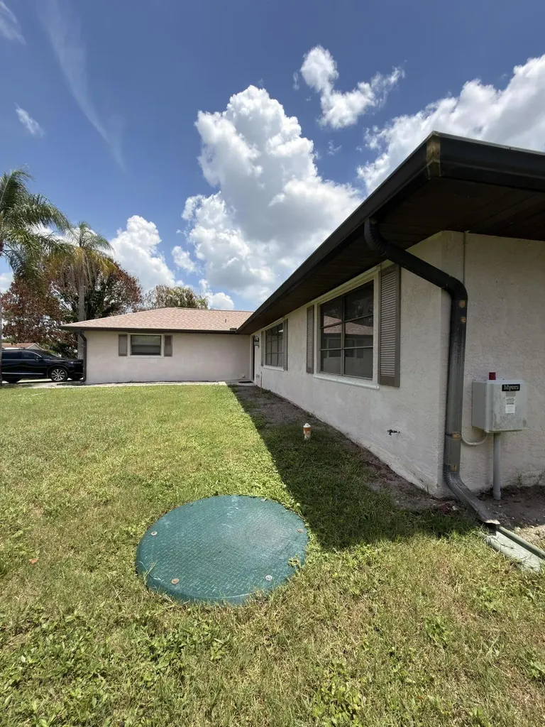 1217 SE Nancy Lane Port St Lucie FL 34983