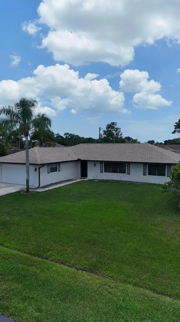 1217 SE Nancy Lane Port St Lucie FL 34983
