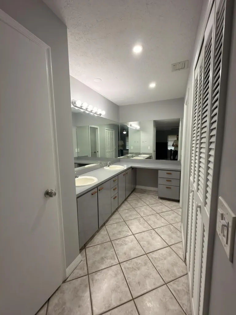 1217 SE Nancy Lane Port St Lucie FL 34983
