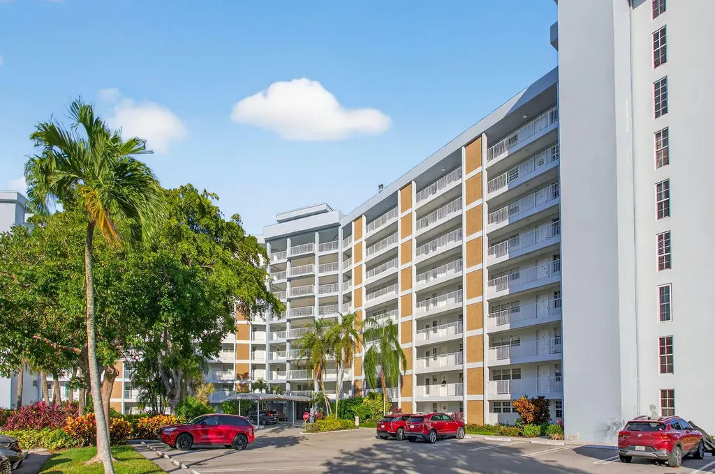 2940 N Course Drive Pompano Beach FL 33069