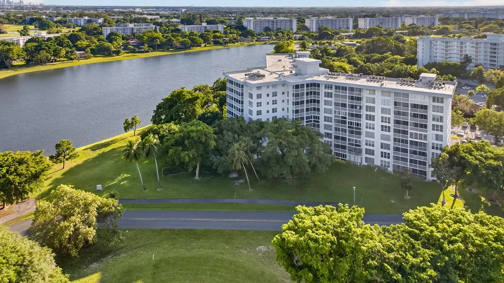 2940 N Course Drive Pompano Beach FL 33069