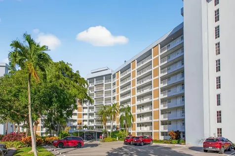 2940 N Course Drive Pompano Beach FL 33069