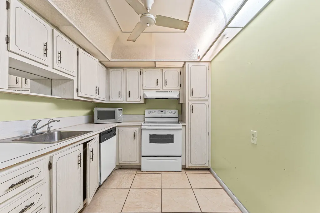 1400 Saint Charles Place Pembroke Pines FL 33026