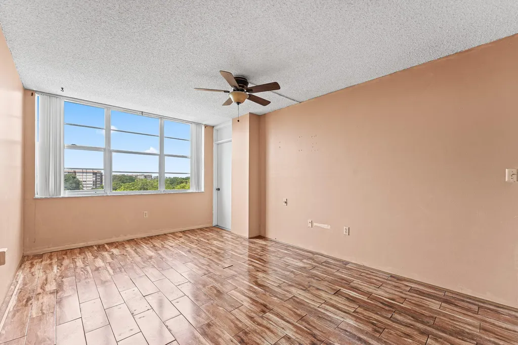 1400 Saint Charles Place Pembroke Pines FL 33026