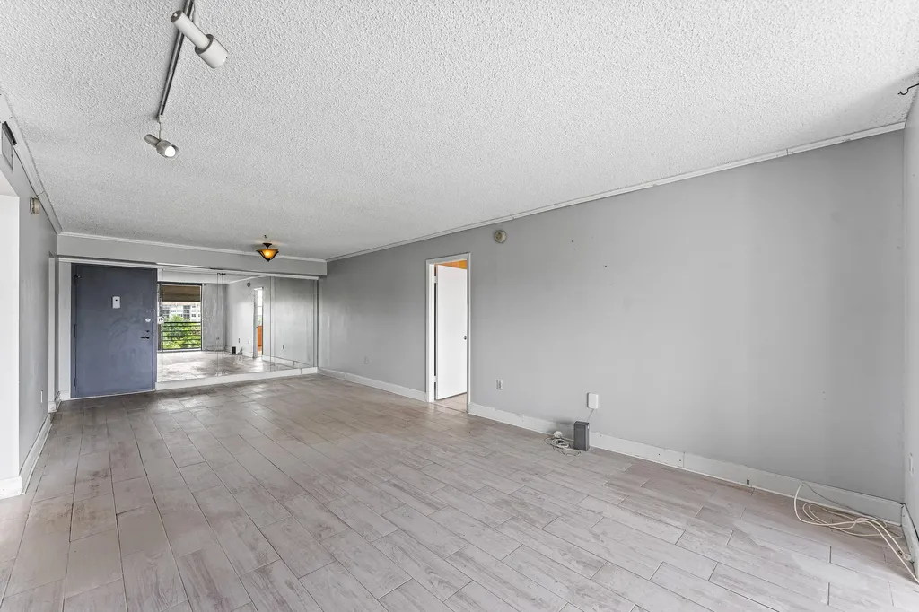 1400 Saint Charles Place Pembroke Pines FL 33026