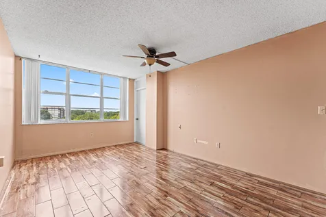 1400 Saint Charles Place Pembroke Pines FL 33026