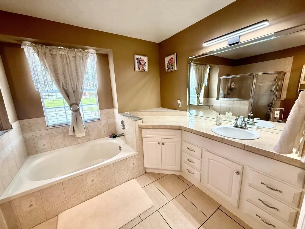 2702 SE Bishop Avenue Port St Lucie FL 34952