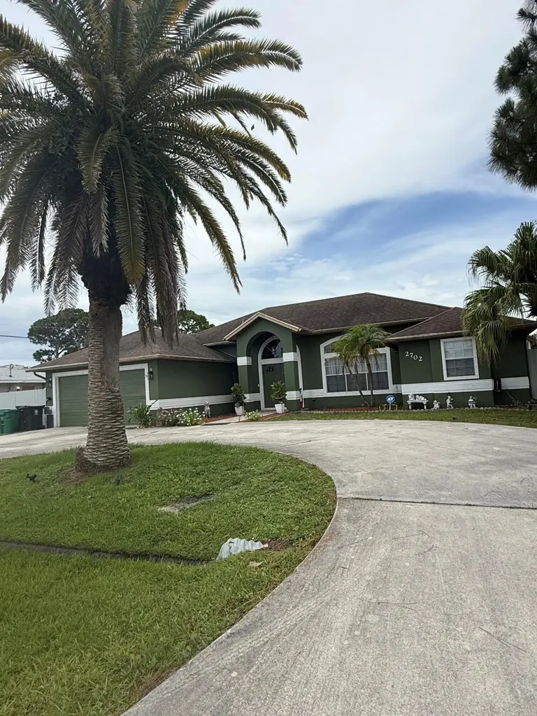 2702 SE Bishop Avenue Port St Lucie FL 34952