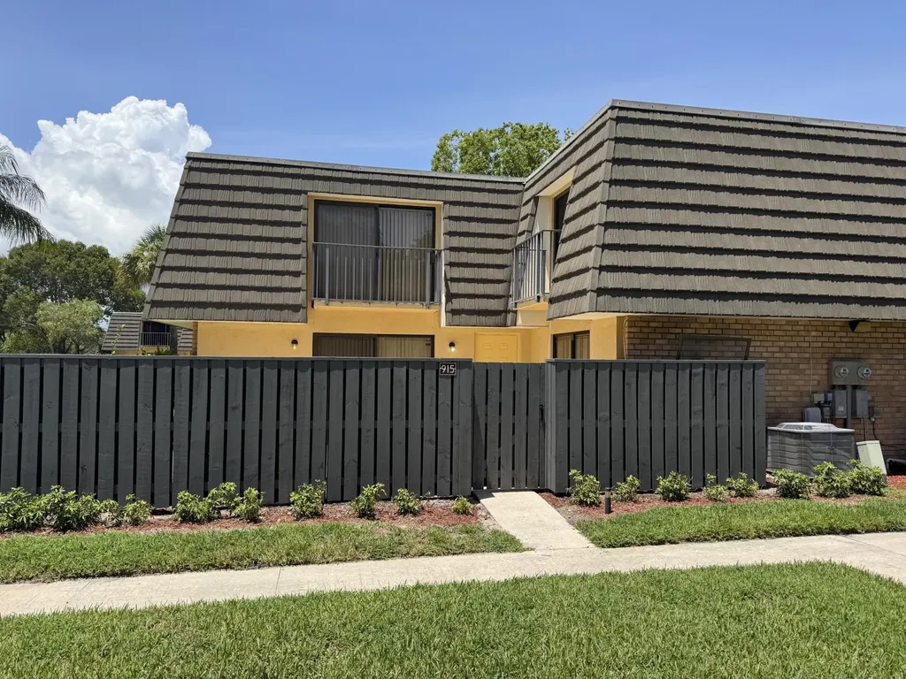 915 9th Way West Palm Beach FL 33407