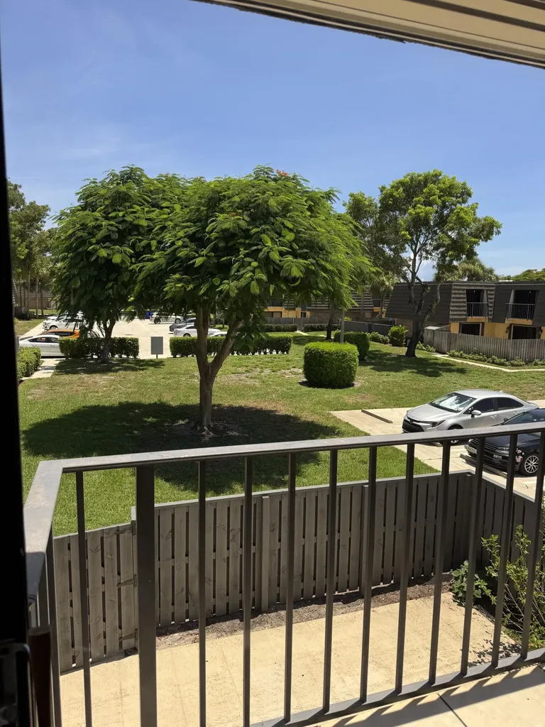 915 9th Way West Palm Beach FL 33407
