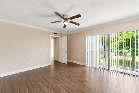 915 9th Way West Palm Beach FL 33407