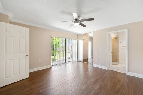 915 9th Way West Palm Beach FL 33407
