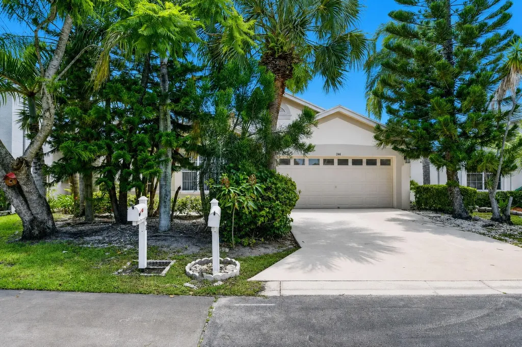 244 Trails End Greenacres FL 33413